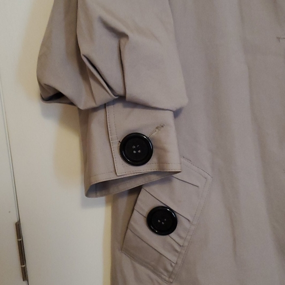 Coat - Picture 3 of 4